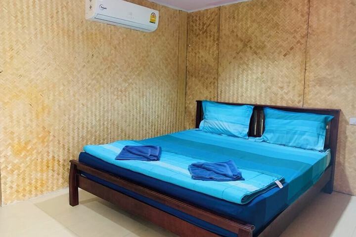 Room 8 of 16