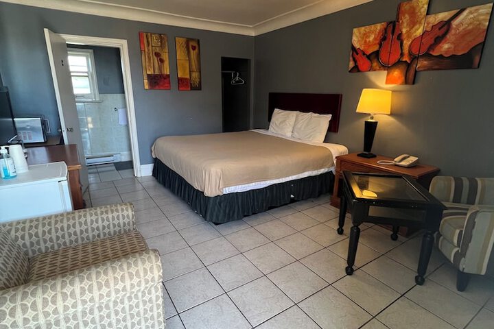 Room 13 of 35