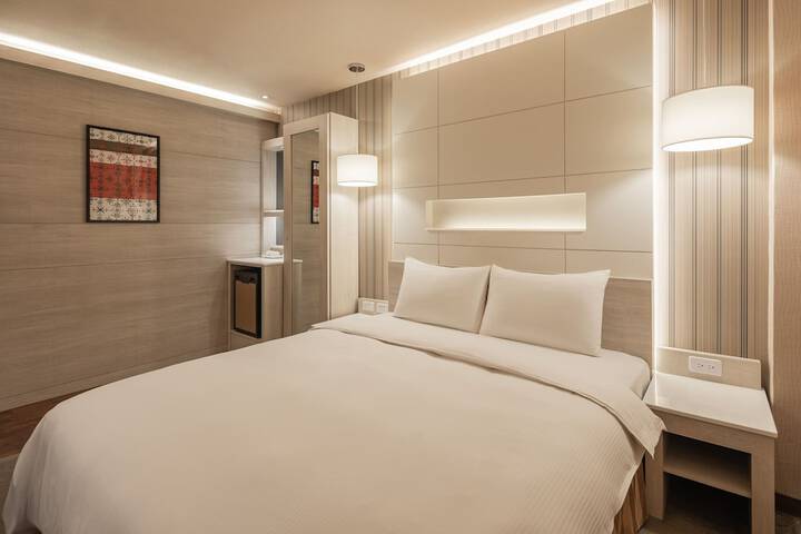Room 21 of 38
