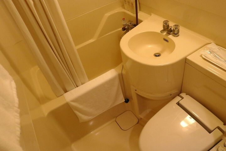 Room 18 of 25