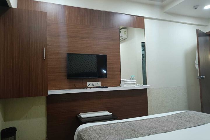 Room 6 of 31