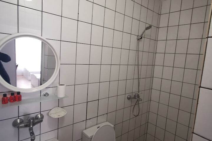 Room 11 of 11