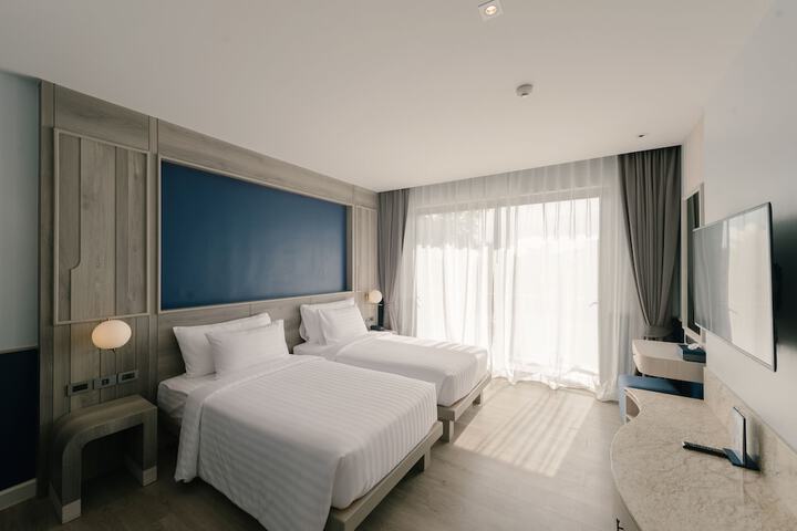 Room 4 of 80