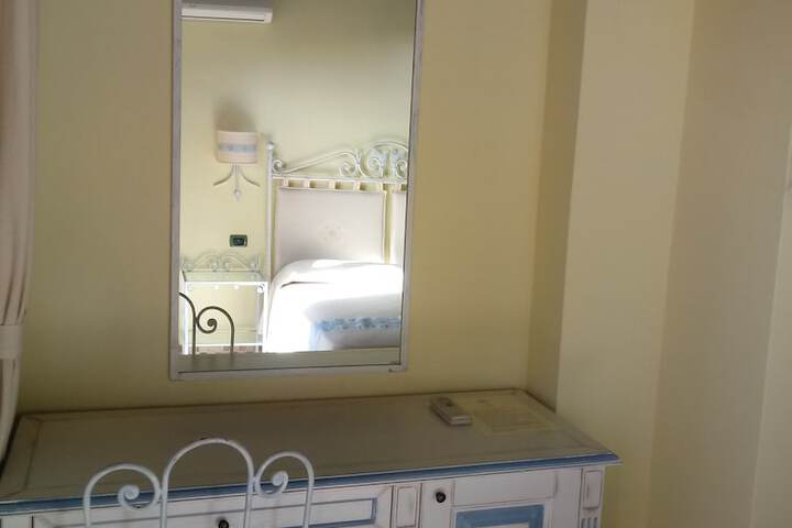Room 15 of 37