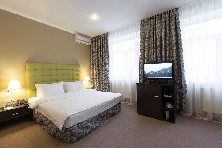 Room 3 of 37