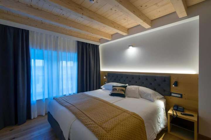 Room 33 of 82