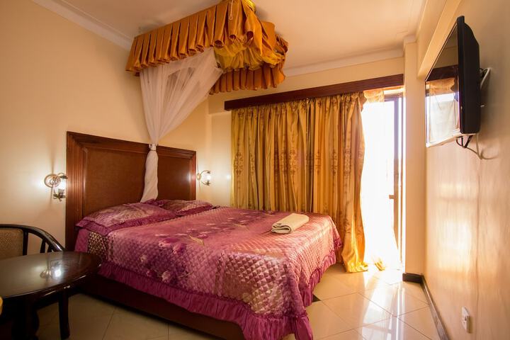 Room 8 of 27