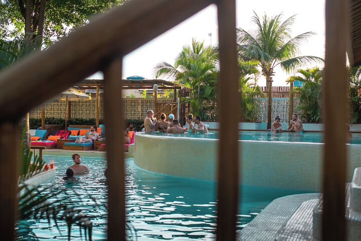 Pool 185 of 262