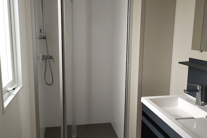 Room 51 of 106