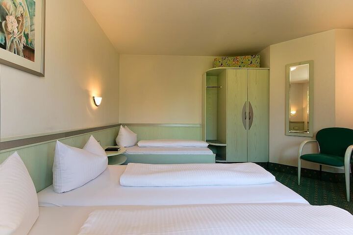 Room 3 of 39