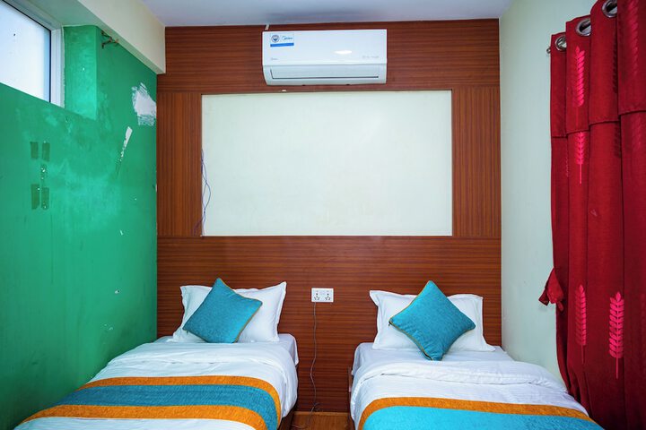 Room 7 of 16