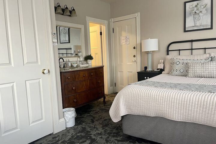Room 17 of 74