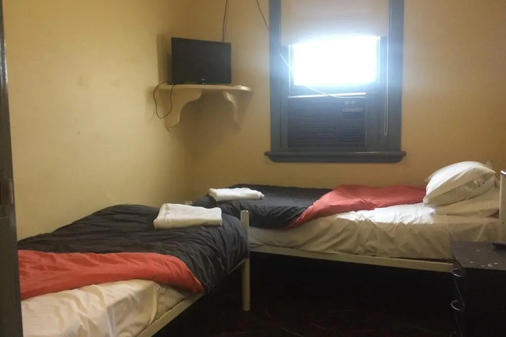 Room 2 of 10