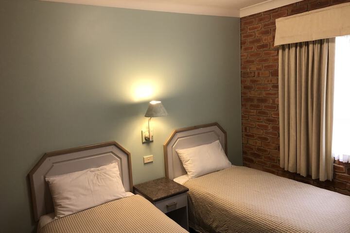 Room 18 of 77