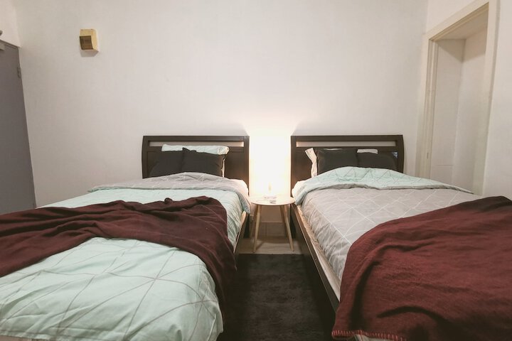 Room 6 of 83