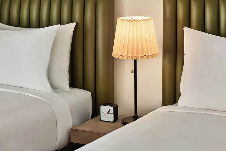 Room 28 of 89