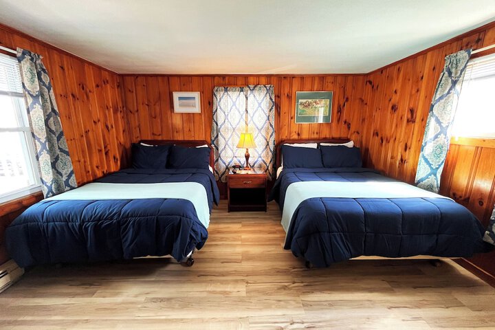 Standard Room, King or Two Doubles (4 of 4)