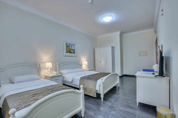 Room 6 of 15