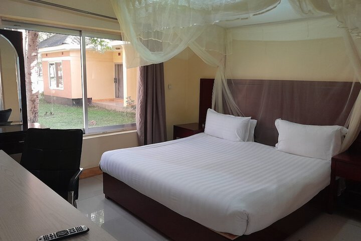 Room 4 of 10