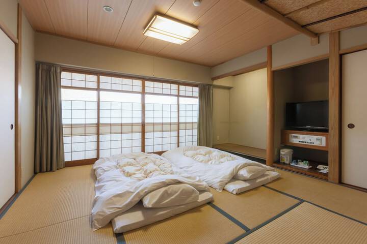 Room 16 of 40