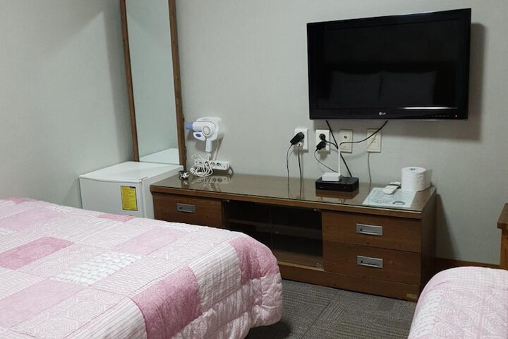Room 16 of 32