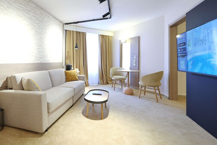 Room 44 of 125