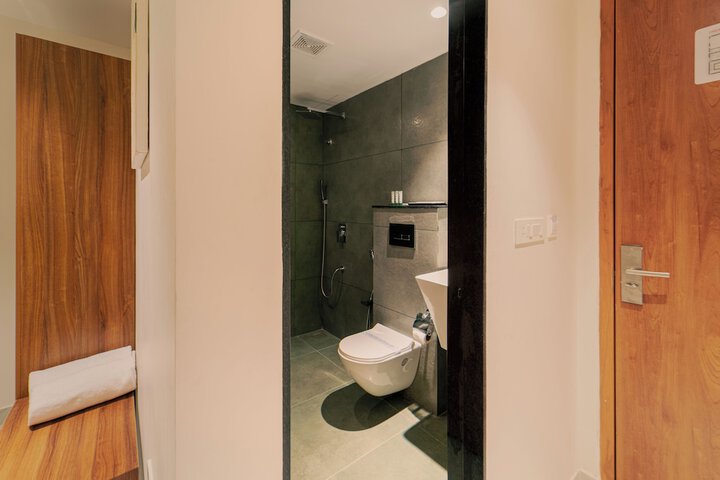 Room 7 of 9