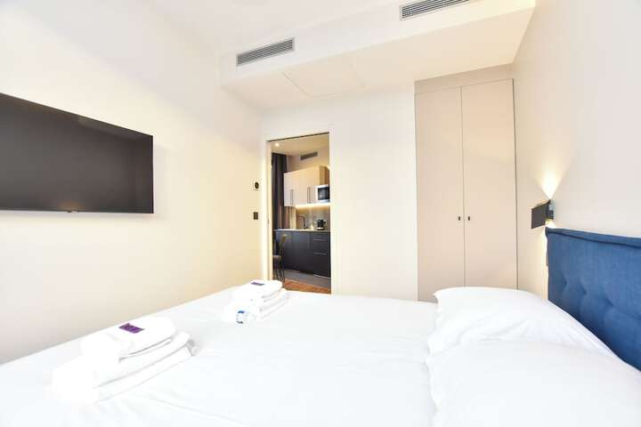 Room 9 of 123