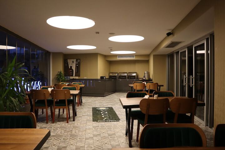 Dining 11 of 12
