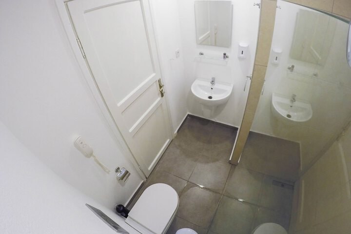 Room 7 of 61