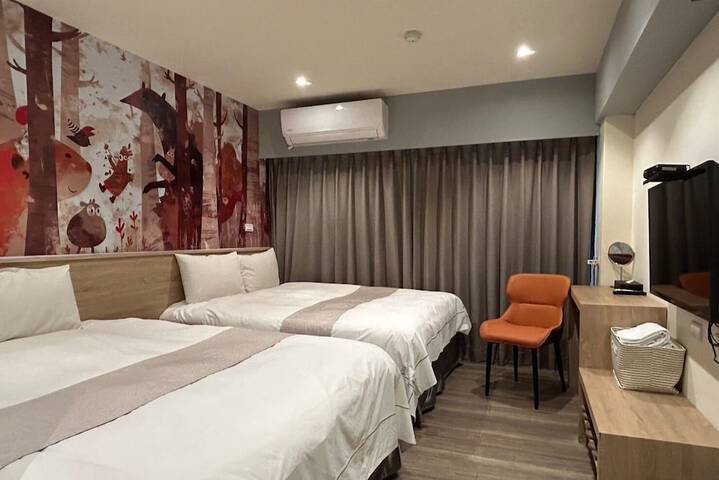 Room 5 of 16