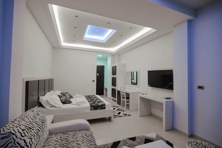 Room 6 of 52