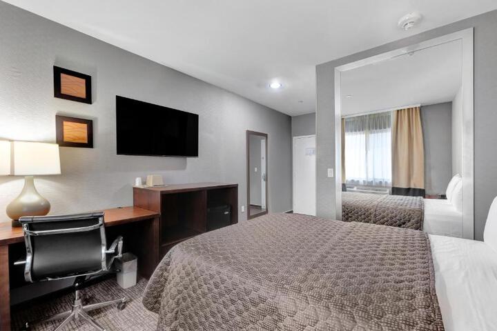 Deluxe 2 Double Beds (2 of 3)
