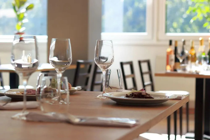 Dining 10 of 11
