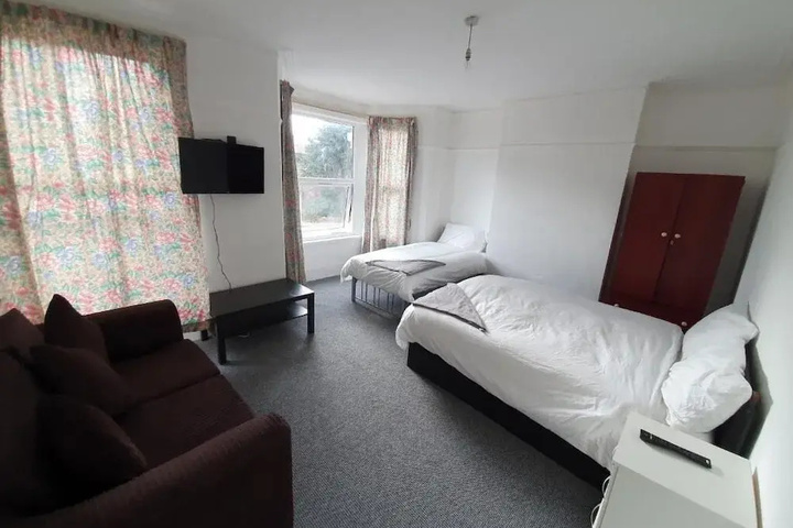 Room 8 of 15