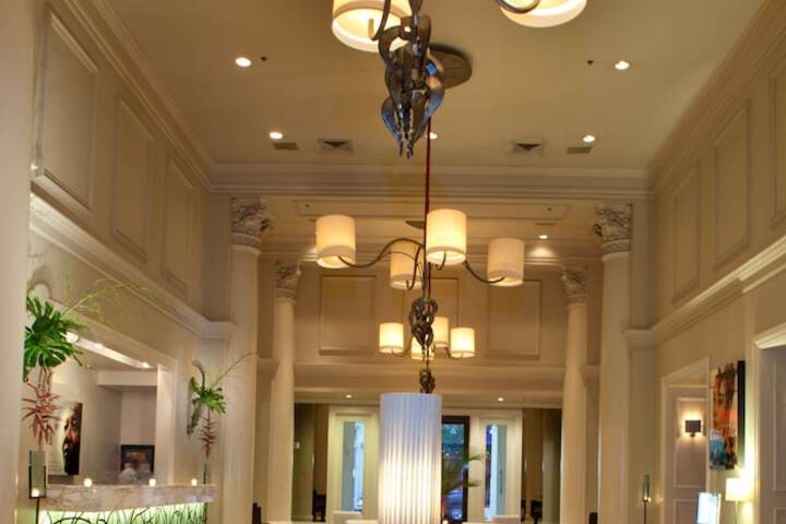 Lobby lounge