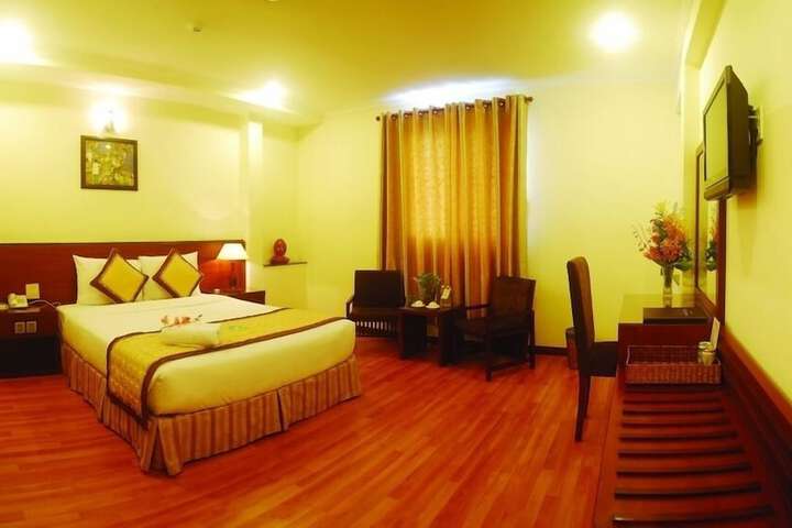 Room 4 of 33