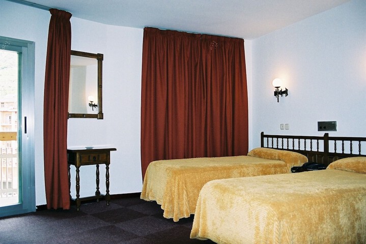 Room 11 of 35