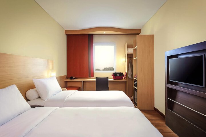 Room 7 of 12