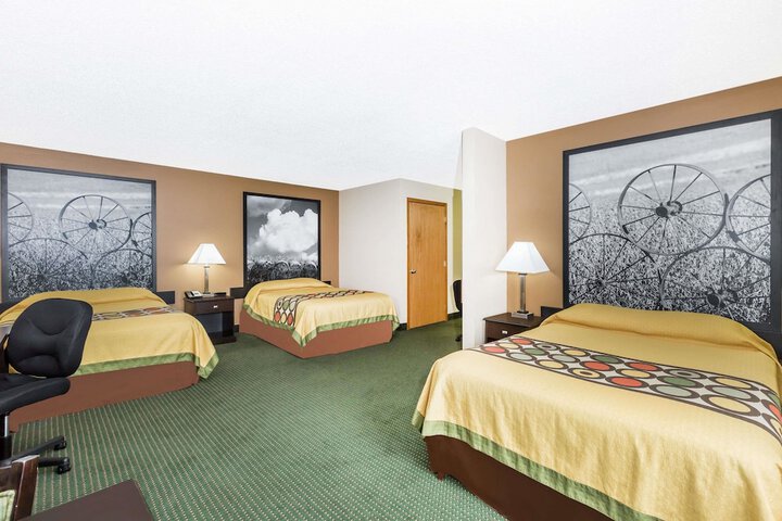 2 Double Beds (1 of 9)
