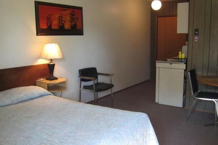 Room 6 of 23