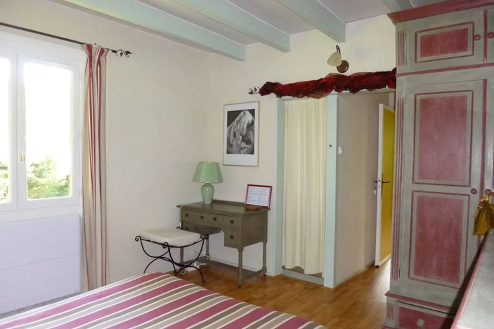 Room 4 of 11