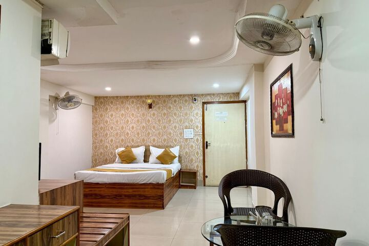 Room 17 of 36