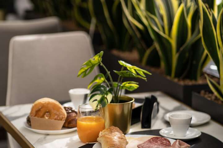Breakfast/Coffee Service 167 of 209