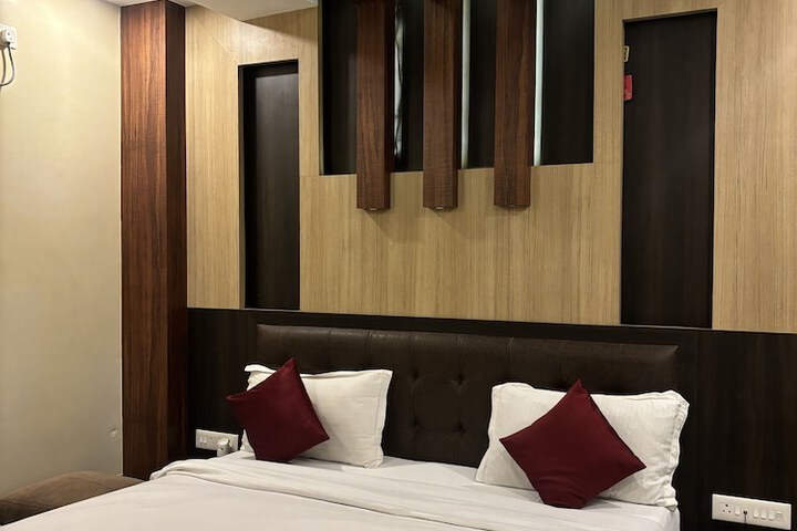 Room 3 of 28