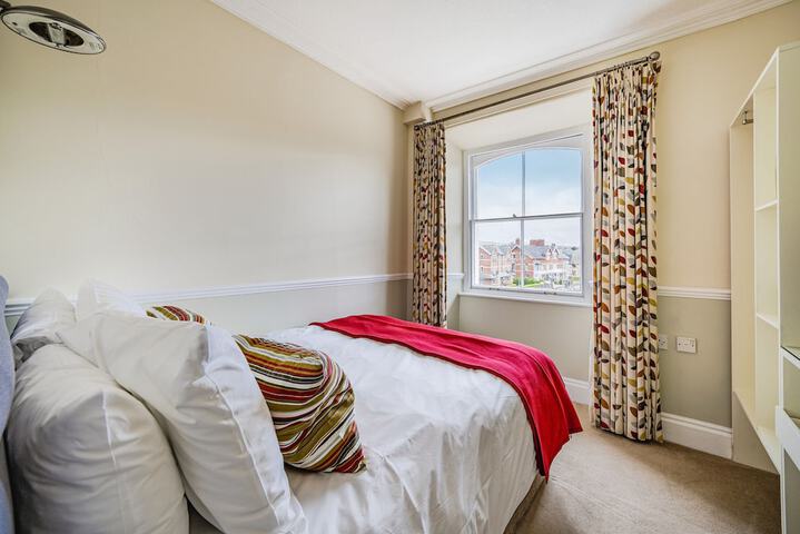 Room 4 of 38