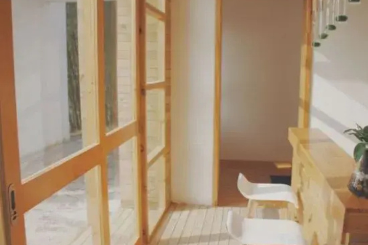 Room 4 of 9