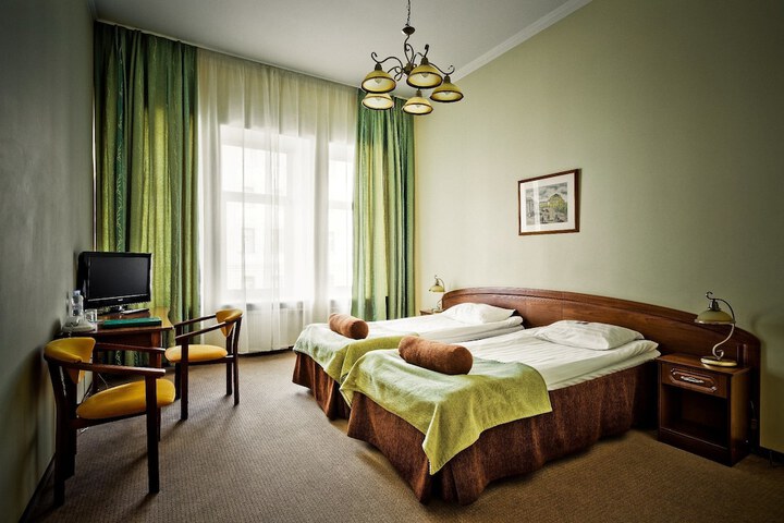 Room 19 of 34