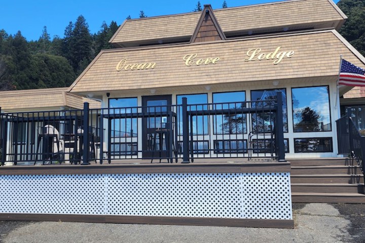 Ocean Cove Lodge in Jenner, CA