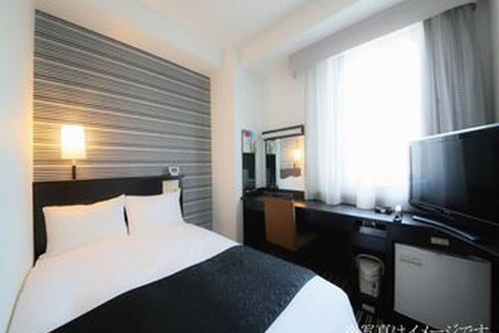 Room 4 of 24